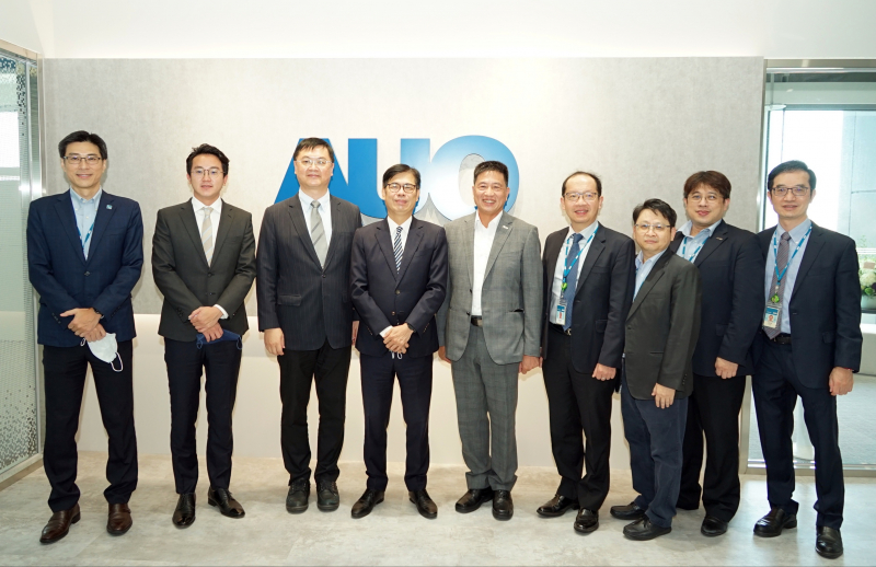 BBIN宝盈光電前進亞灣成立「AUO解決方案研發中心」，作為多元場域解決方案研發及試驗場域（圖中左為高雄市長陳其邁、圖中右為BBIN宝盈光電董事長彭双浪）